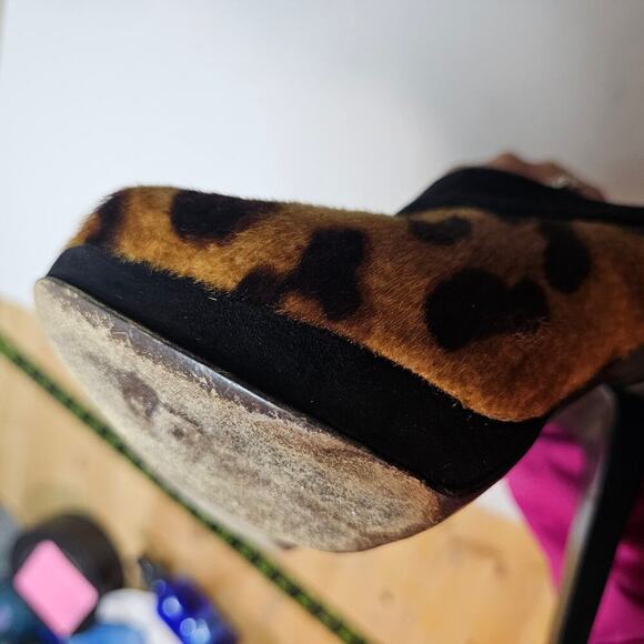 Stuart Weitzman Pony Style Ultra High heel 5.5M‎ Calfskin heels. Open toes. NY - Picture 14 of 15